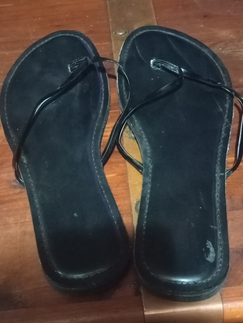 Black Women's Thong Sandals - Sleek Everyday Flip-Flops